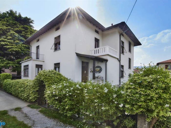 Casa con 6 locali in vendita in Piazza Sacro Cuore, Centro, Mandello del Lario