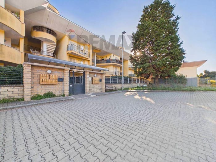 Appartamento trilocale in vendita in Via della Cappella, Centro, Formello