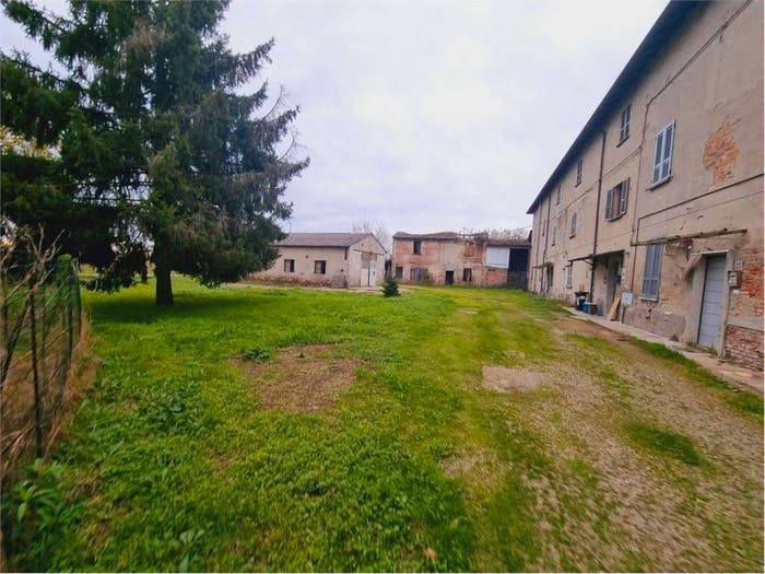 Casa con 6 locali in vendita in Saliceto, Cadeo