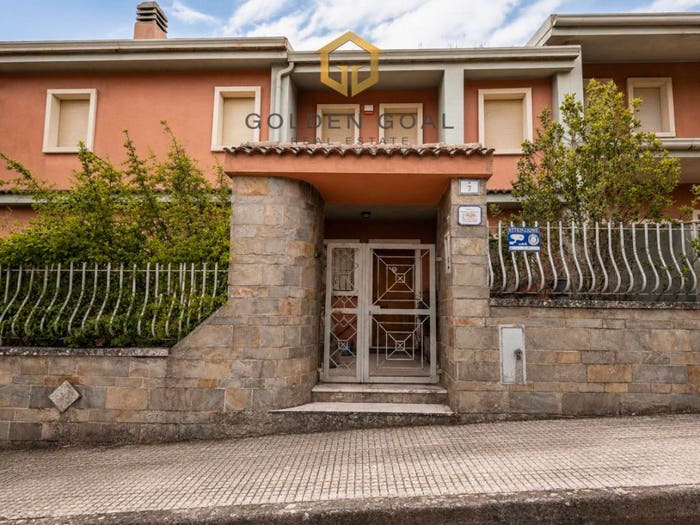 Casa con 6 locali in vendita in Via Franco Straullu, Centro, Nuoro
