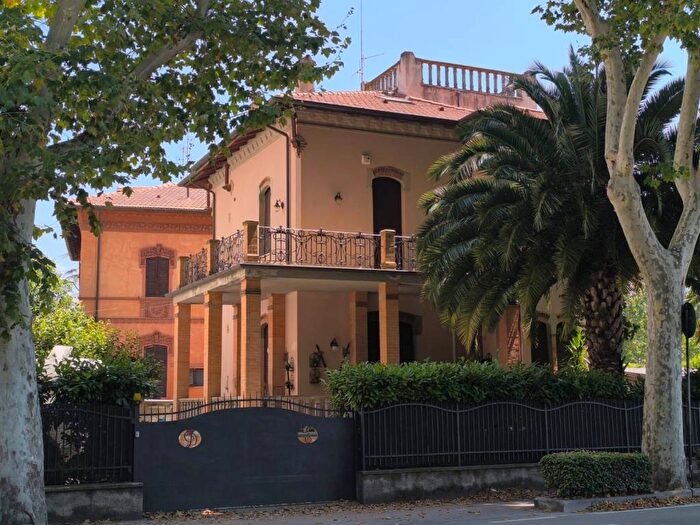 Casa con 6 locali in vendita in Viale Firenze, Viale Firenze Paciana, Foligno