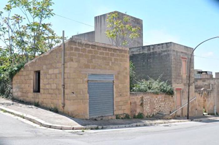 Casa con 14 locali in vendita in Custonaci