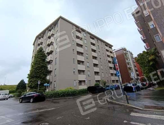 Appartamento trilocale in vendita in Via Filippo Reina, Saronno