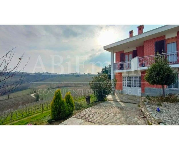 Casa quadrilocale in vendita in Verduno