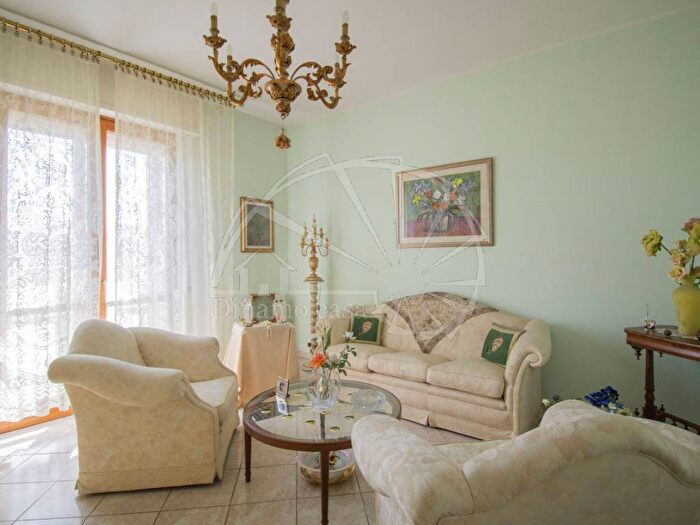 Appartamento quadrilocale in vendita in Mezzana, Prato