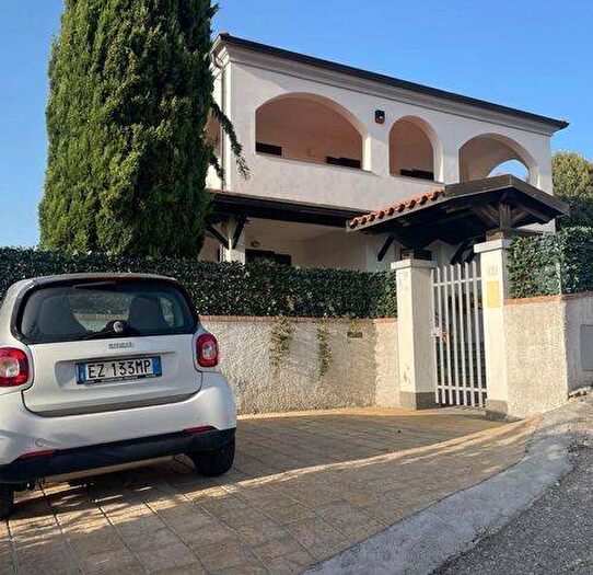 Casa con 6 locali in vendita in Via Giovanni Falcone, Settingiano