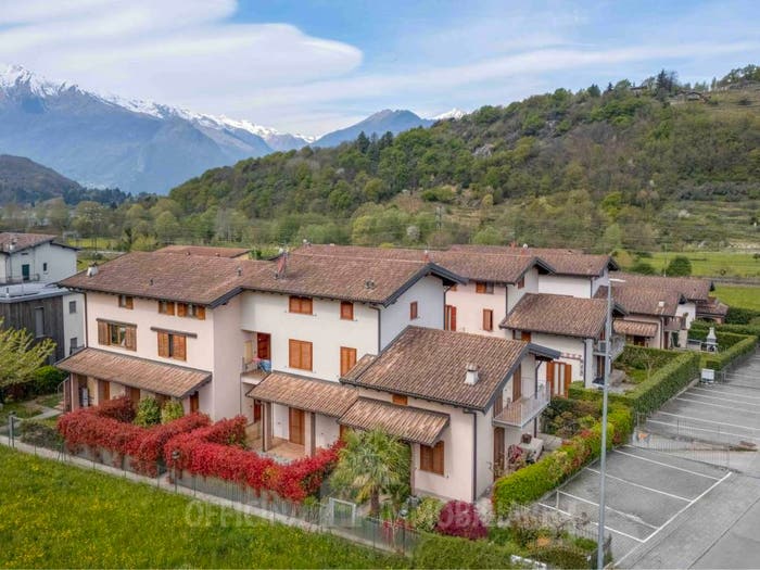 Appartamento quadrilocale in vendita in Via Corte, Colico Piano, Colico