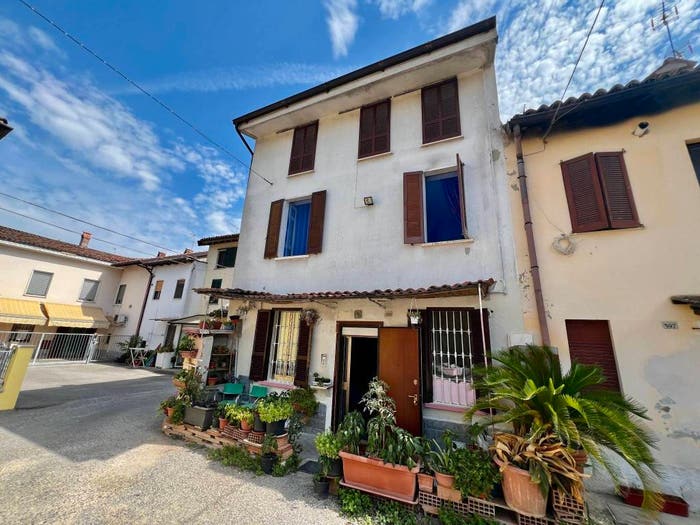 Casa con 6 locali in vendita in via xxv aprile, Centro, Chignolo Po