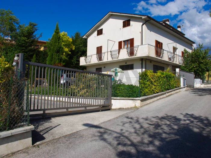 Casa con 6 locali in vendita in Poggio Picenze