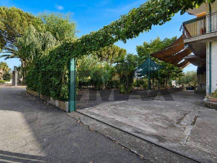 Casa con 6 locali in vendita in Ragalna