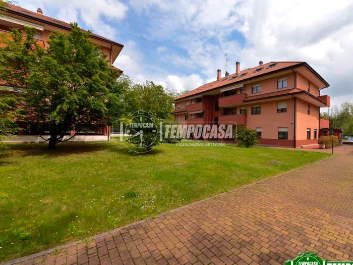 Appartamento con 5 locali in vendita in Via Dante Alighieri, Rescaldina