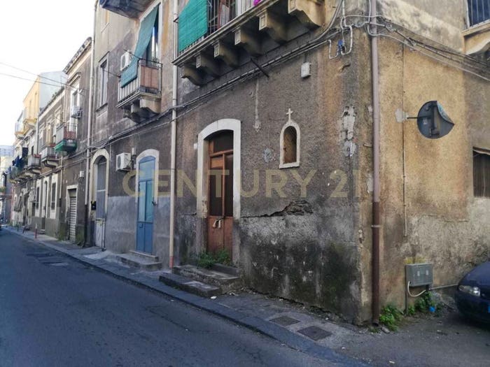 Appartamento quadrilocale in vendita in Via F Bianco, Ferrarotto Acquedotto Greco, Catania