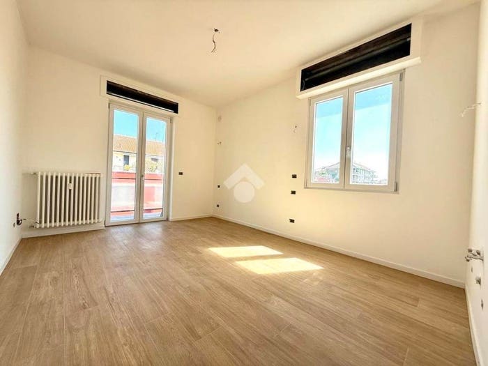 Appartamento trilocale in vendita in Via Rimini, Famagosta, Milano