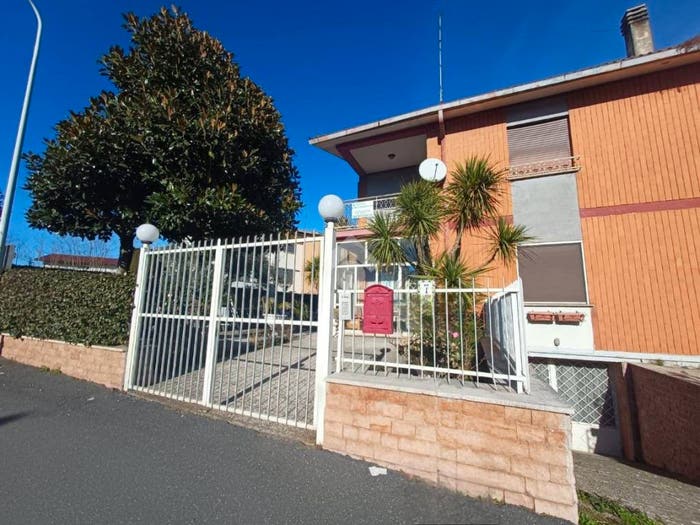 Casa quadrilocale in vendita in Via giulio volpi, Centro, Nepi