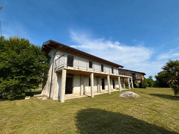 Casa con 6 locali in vendita in Centro, Carlino