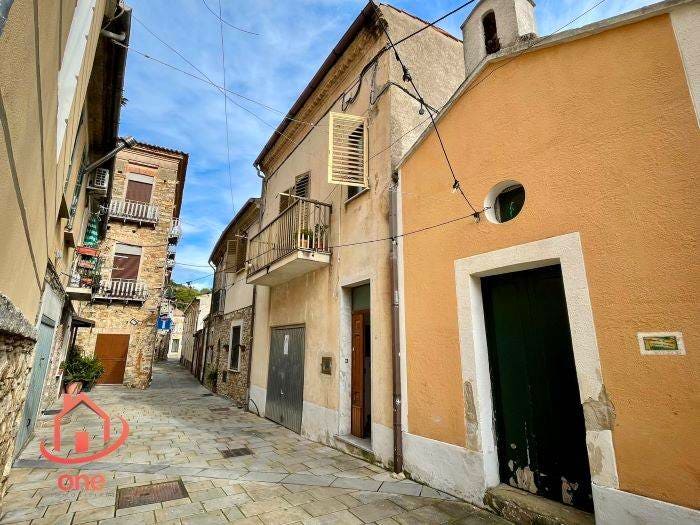 Casa con 6 locali in vendita in Via Duca degli Abruzzi, Centro, Montecorice