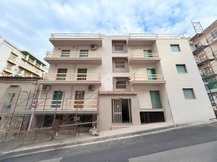 Appartamento quadrilocale in vendita in Via Amabile Guastella, San Luigi Archimede, Ragusa