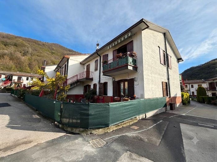 Appartamento trilocale in vendita in Via Caravaggio, Canzo