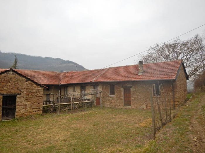 Casa quadrilocale in vendita in Regione Piovero, Cortemilia