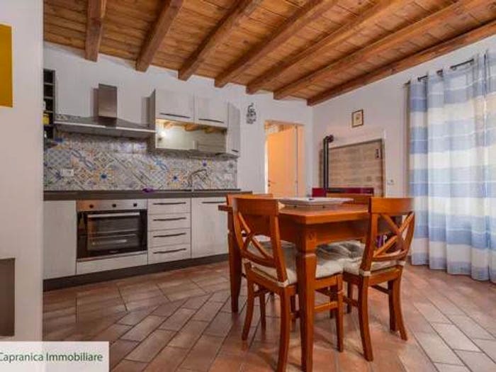 Appartamento trilocale in vendita in Vicolo Del Ponticello No Number, Centro, Capranica