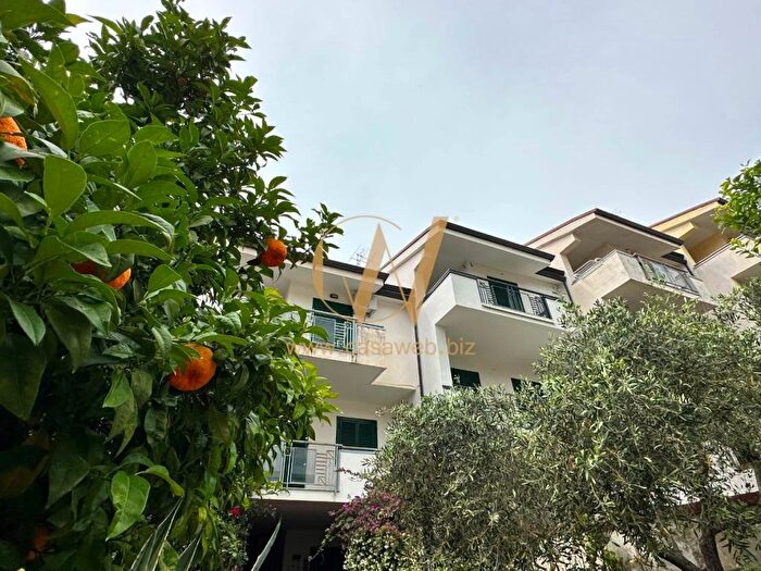 Casa con 6 locali in vendita in Via Domenico Fontana, Tuoro, Caserta