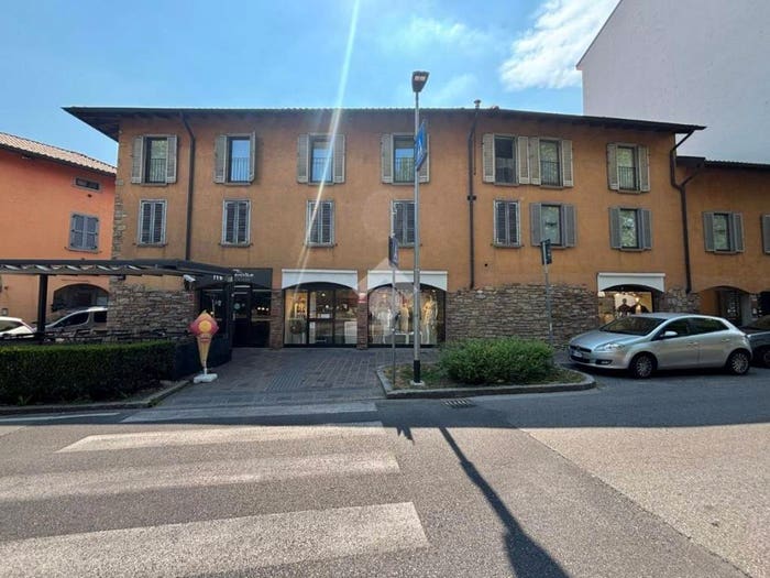 Appartamento con 6 locali in vendita in Piazza Emanuele Filiberto, Colognola, Bergamo