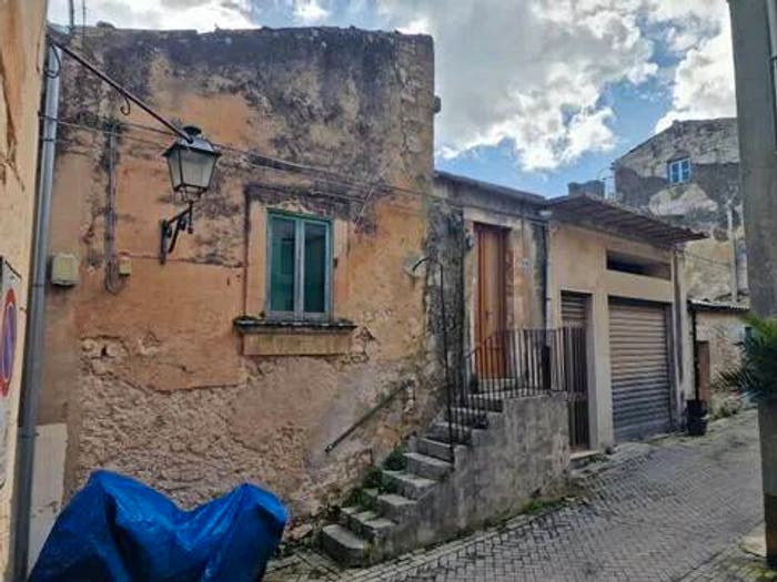 Casa quadrilocale in vendita in Via Leontini, Modica Alta, Modica