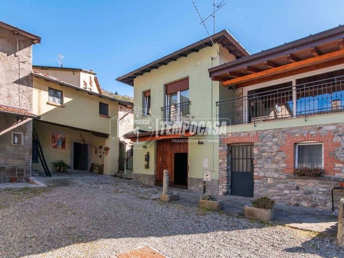 Casa trilocale in vendita in Via Navedàno, Camnago Volta, Como