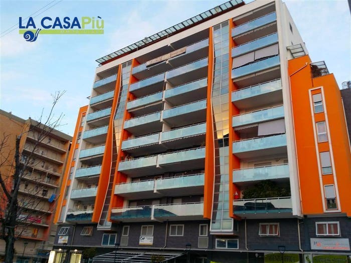 Appartamento trilocale in vendita in Viale Mancini, Mancini, Cosenza
