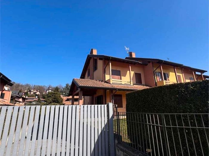 Casa con 6 locali in vendita in Via tagliabue, Centro, Malnate
