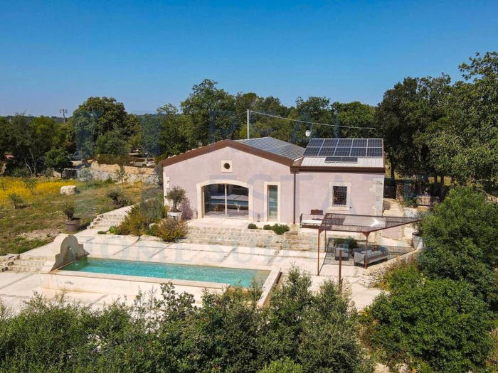 Casa con 6 locali in vendita in Via Tommaso Fazello, Centro, Noto