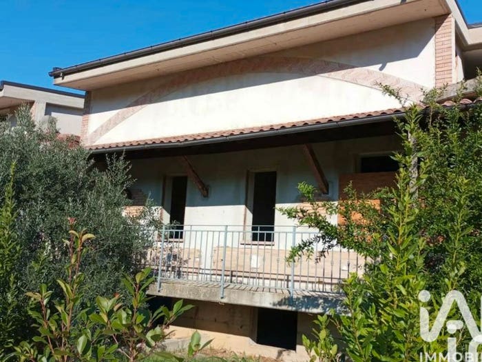 Casa con 6 locali in vendita in Via SCAFA, Collecorvino
