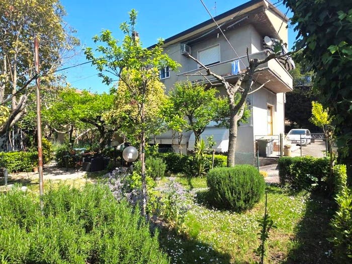 Casa con 6 locali in vendita in VIALE ROMA, Viale Roma, Foligno