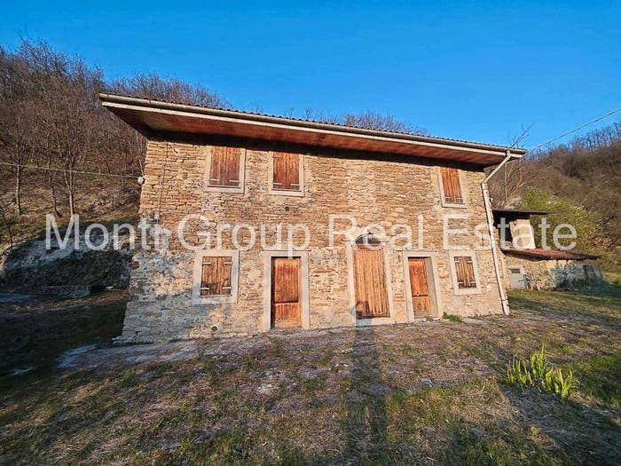 Casa con 6 locali in vendita in Cavatore