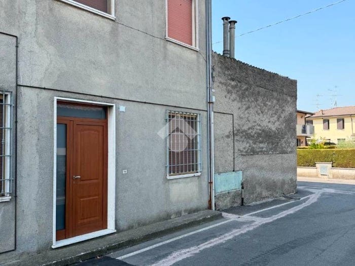 Casa trilocale in vendita in Via Forni, Castelletto, Leno