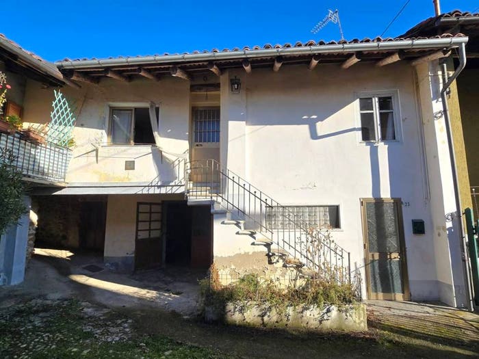 Casa quadrilocale in vendita in Via Salita Ferraria, Camburzano