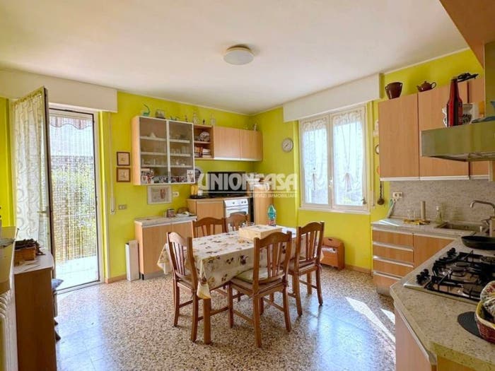 Appartamento trilocale in vendita in Via Indipendenza, Albiolo