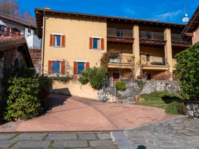 Casa con 6 locali in vendita in Lovario, Borgosesia