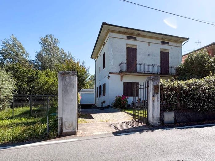 Casa con 6 locali in vendita in Via Sant'Angelo, Sant'Angelo, Lucca
