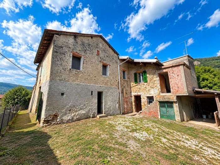 Casa con 6 locali in vendita in Via Vincenzo Gioberti, Rocchetta Cairo, Cairo Montenotte