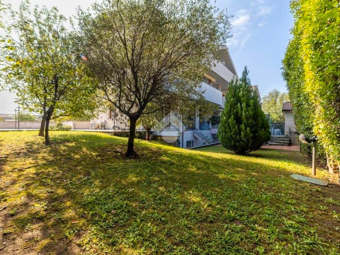 Appartamento trilocale in vendita in Via Don Miglietti, Trezzano Rosa