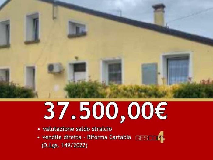 Casa quadrilocale in vendita in Via Giacomo Leopardi, Centro, Castagnaro