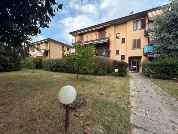 Appartamento trilocale in vendita in Via Giacomo Puccini, Centro, Siziano