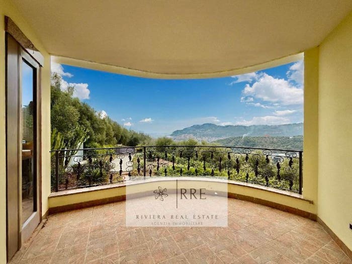 Casa con 6 locali in vendita in via degli Ulivi, Monade Santa Lucia, Diano Castello