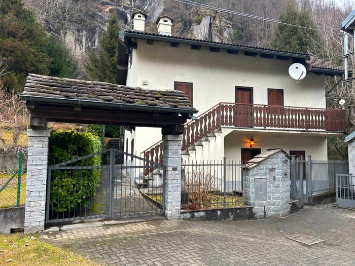 Casa con 6 locali in vendita in Località Val Bianca, CalascaCastiglione