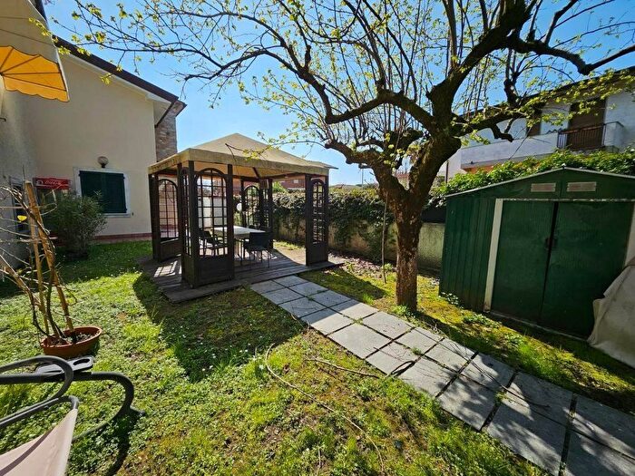 Casa con 5 locali in vendita in Via Carlo Vanzetti, Forte Dei Marmi