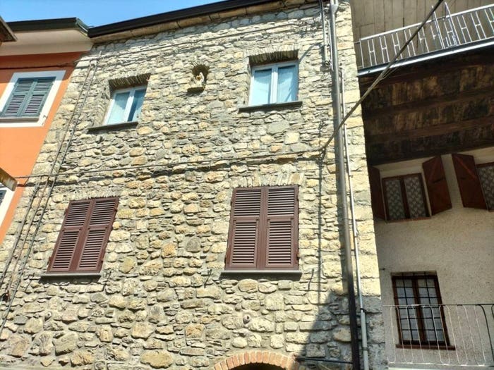 Appartamento trilocale in vendita in VIA LIGURE, Centro, Ottone