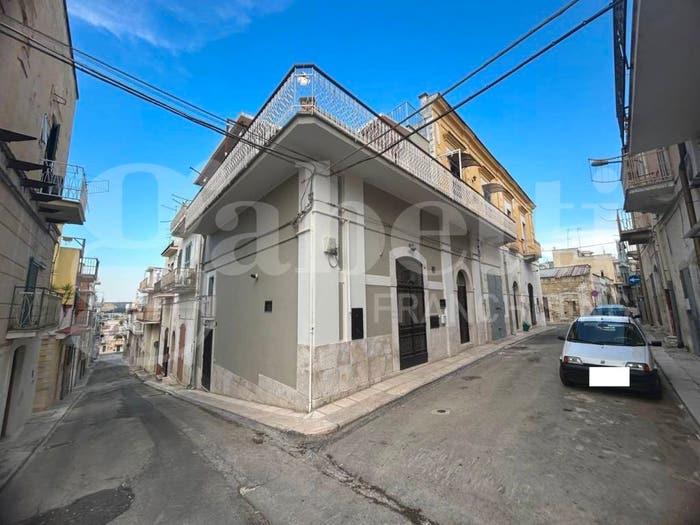 Appartamento con 5 locali in vendita in Vico Pisa, Centro, Canosa di Puglia