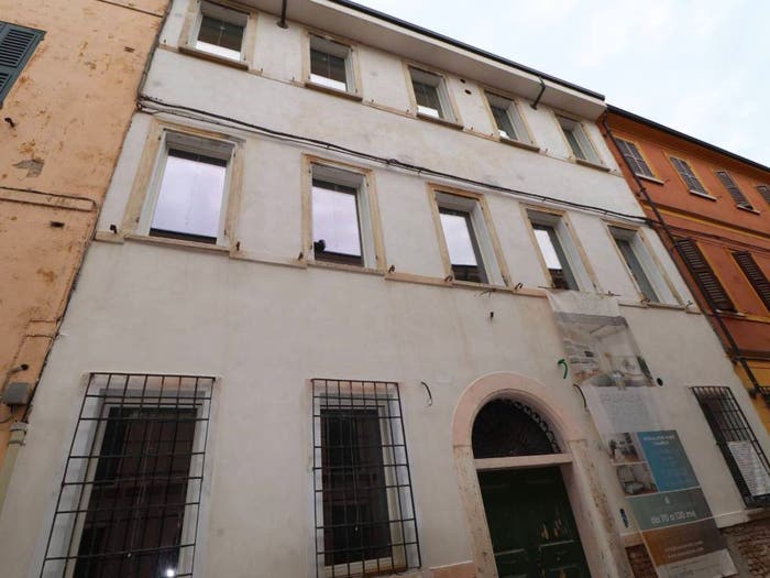Appartamento trilocale in vendita in Via Ippolito Nievo, Centro, Mantova