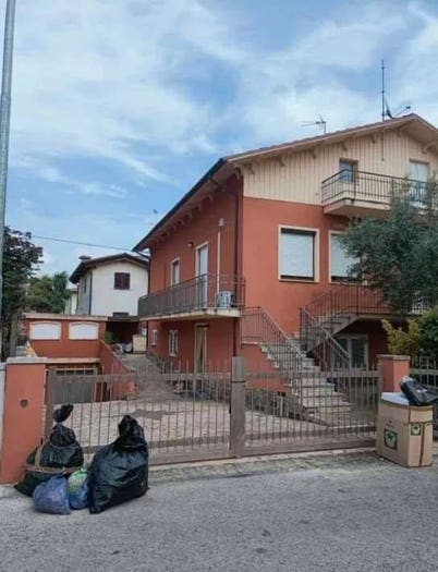 Casa con 6 locali in vendita in Via Vittorio Veneto, Lucrezia, Cartoceto